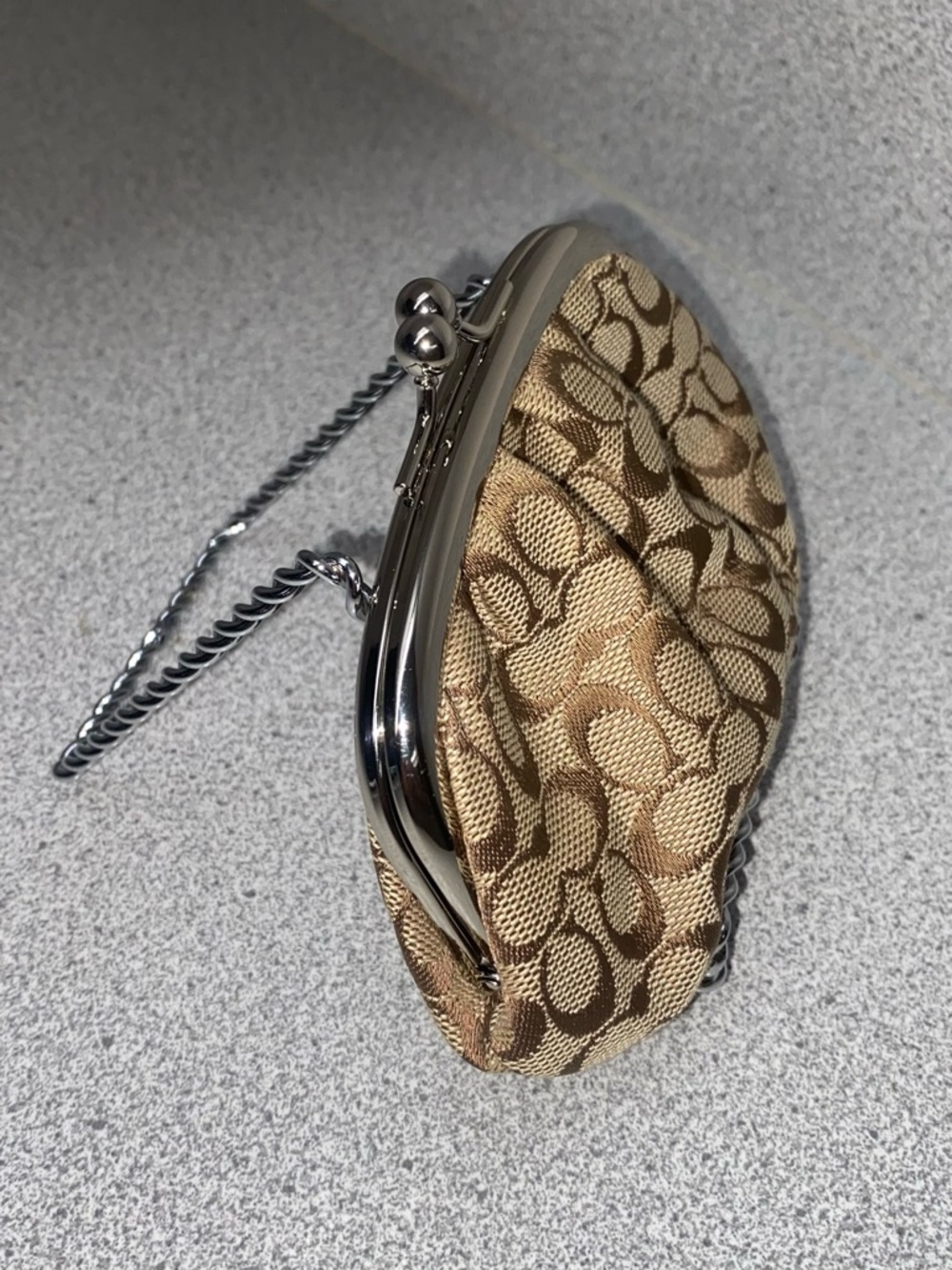 Coach Vintage Brown/Tan Kisslock Coin Purse Signature C Clasp Closure NWOT - Picture 5 of 13